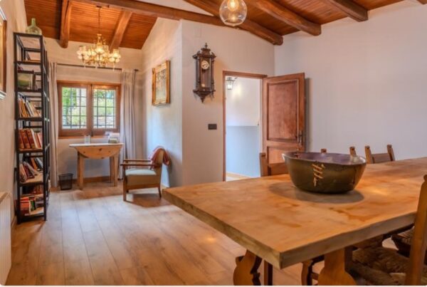 03ec93b7-2928-4c4d-adb3-ea413fcedf7c